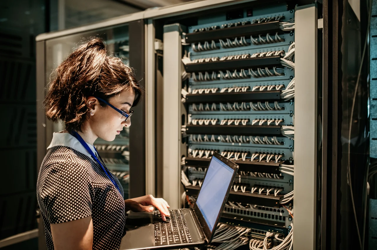 what is a web server